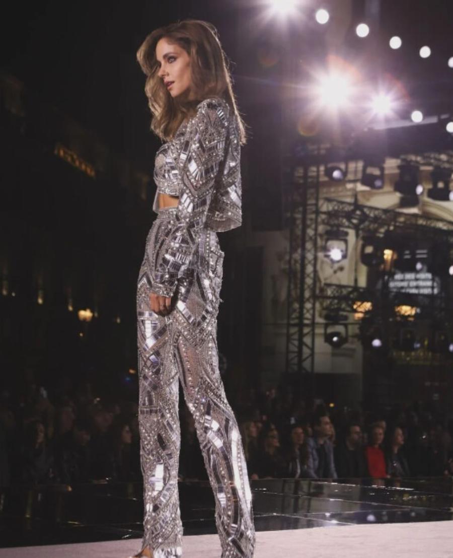 Δούκισσα Νομικού: Περπάτησε στη πασαρέλα μόδας στο Παρίσι και εντυπωσίασε τους πάντες