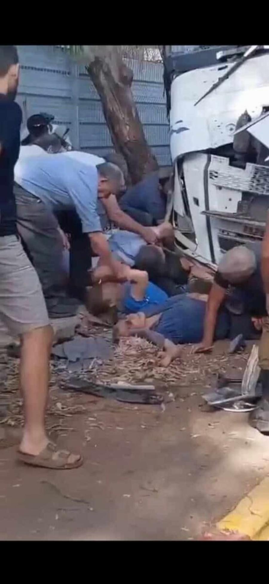 Φορτηγό έπεσε σε στάση λεωφορείου, γεμάτη κόσμο – Πανικoς, oυρλιαχτά και ασθενoφόρα στο σημείο