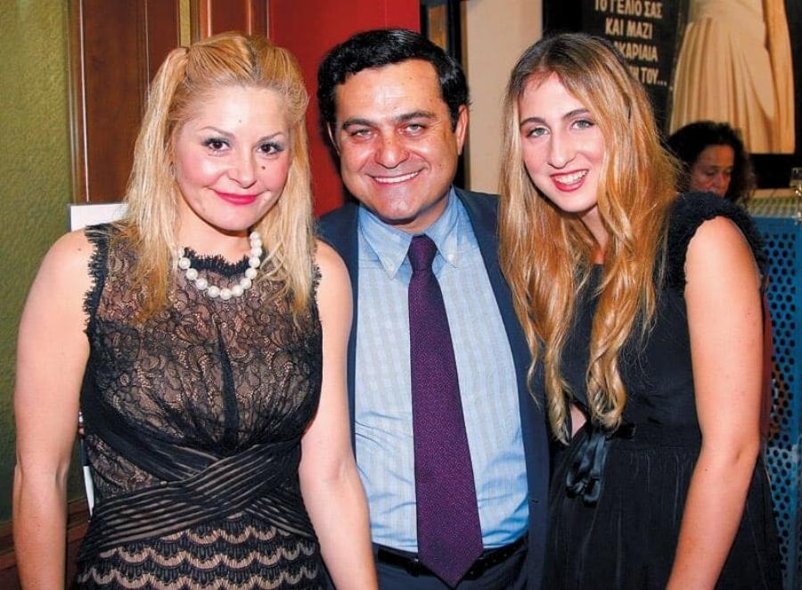 Παντρεύτηκε εφοπλιστή, έκοψε μαλλί, τα άλλαξε όλα: Αγνώριστη στα 47 της η «μοναδική αγάπη» του Μάνθου, Τζοάνα