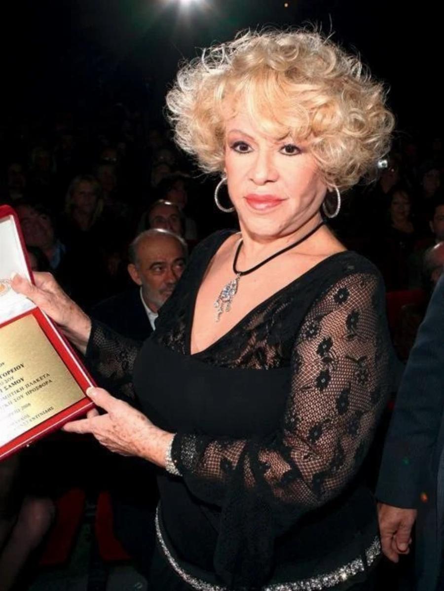 Έκτακτo: Ελληνίδα τραγουδίστρια υπέστη εγκεφαλικό επεισόδιo