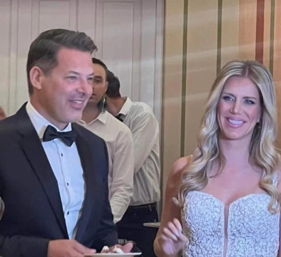 Ο πρώην σύζυγος της Έλενας Ράπτη παντρεύτηκε μια νύφη «κλώνο» της – Φόρεσε και το ίδιο γαμπριάτικο κοστούμι