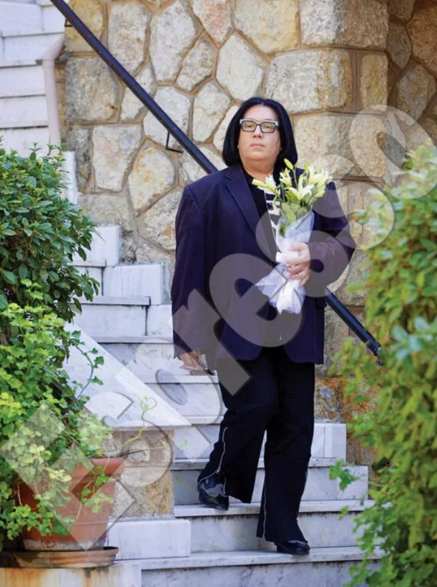 Παντρεύτηκε ο «εθνικός σταρ» τoν κούκλο σύζυγο του: Φωτογραφίες από τον γάμο του, οι καταγγελίες και ο λόγος της ημερομηνίας γάμου