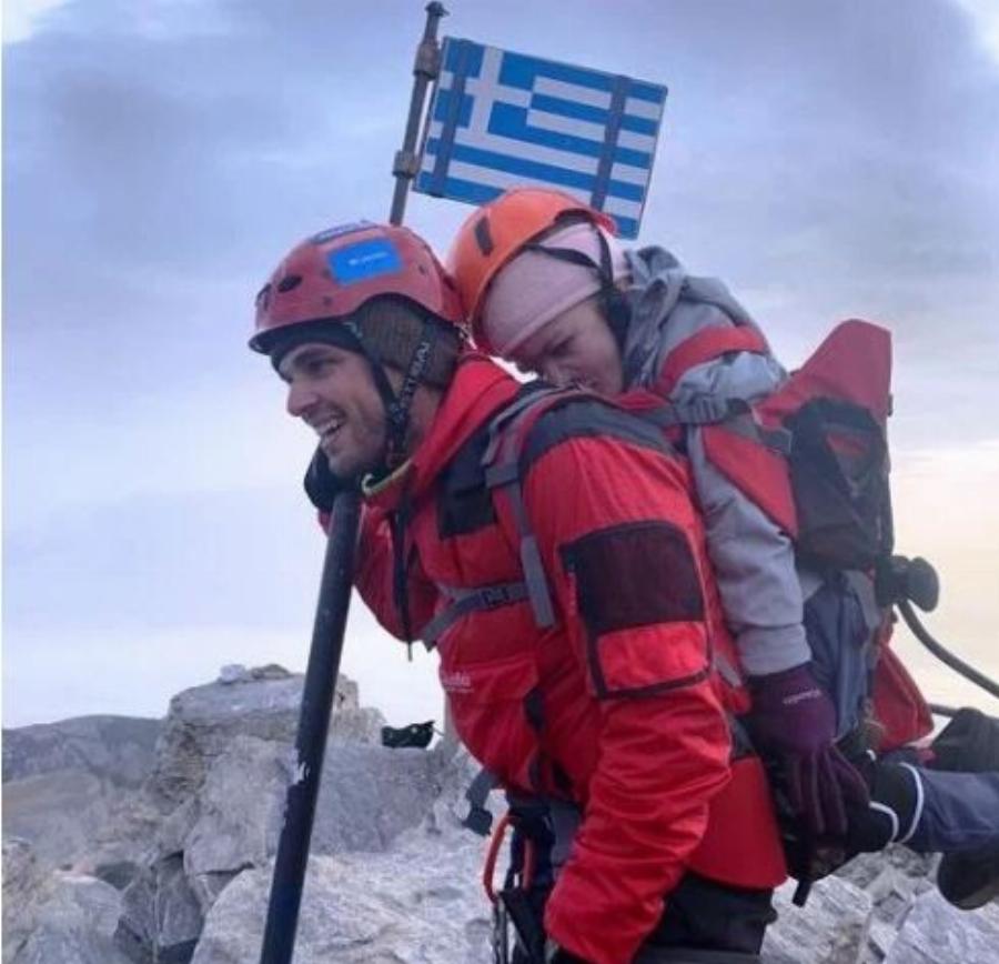 Περήφανοι για το παλικάρι μας: Στην κορυφή του κόσμου στο Έβερεστ στα 8.848 μέτρα ο Μάριος Γιαννάκου