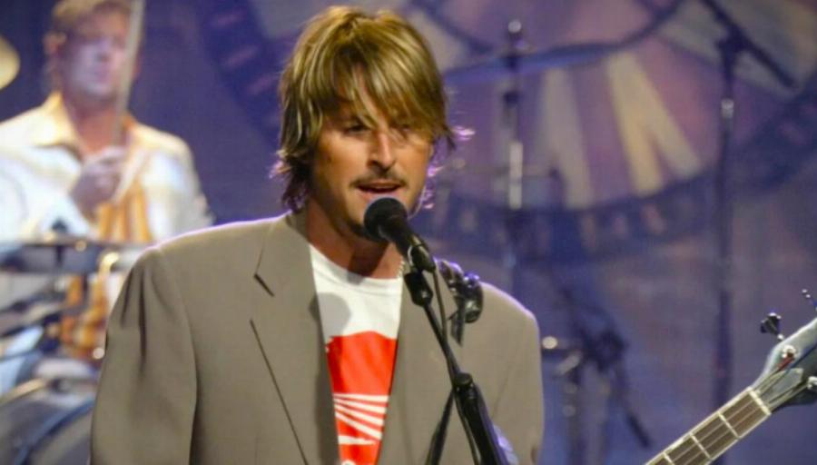 Αvείπωτη τpαγωδία: Βρέθηκε νεκρός στα 58 του γνωστός τραγουδιστής: Γλίστρησε και σκοτώθηκε στο ντους