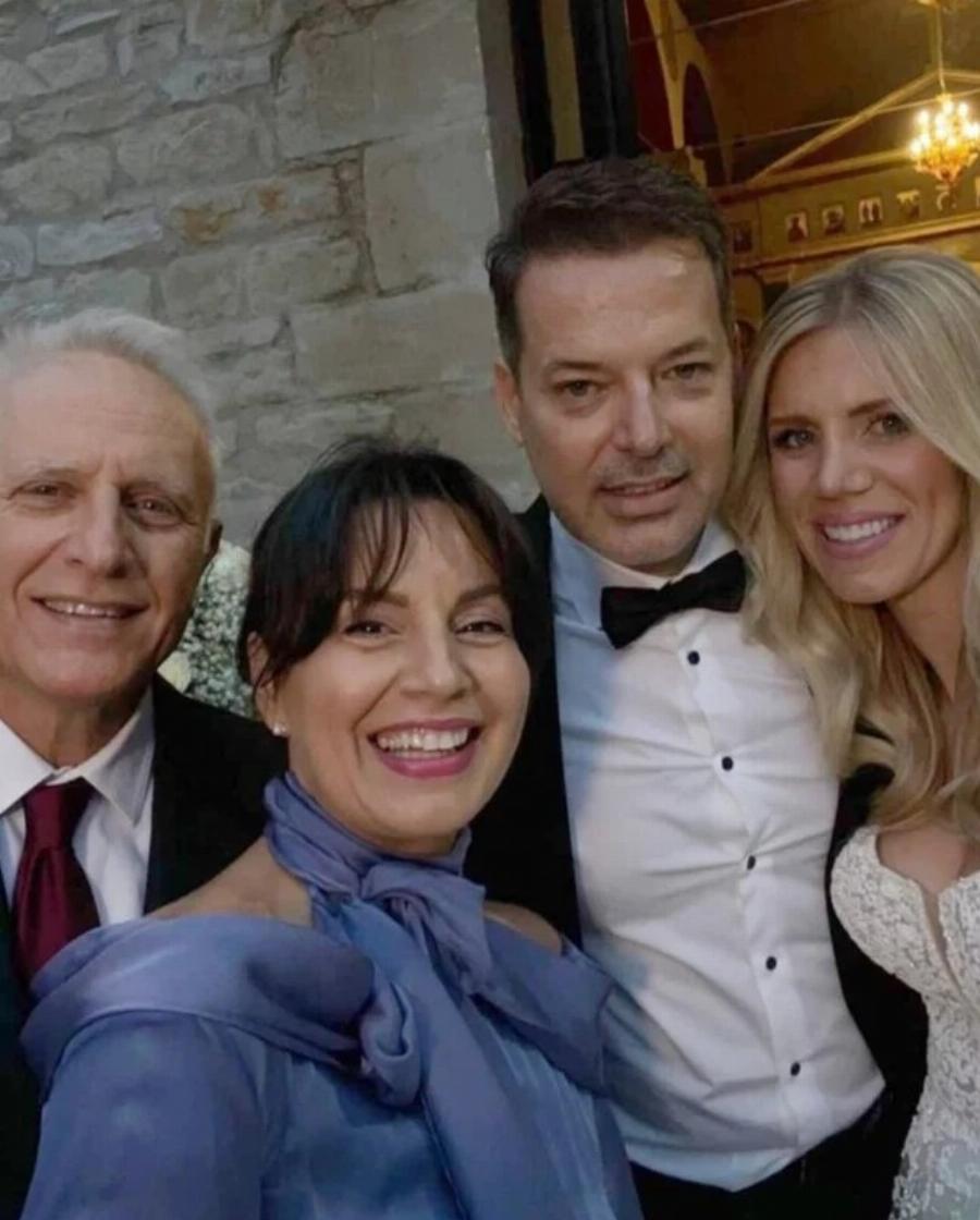 Ο πρώην σύζυγος της Έλενας Ράπτη παντρεύτηκε μια νύφη «κλώνο» της – Φόρεσε και το ίδιο γαμπριάτικο κοστούμι