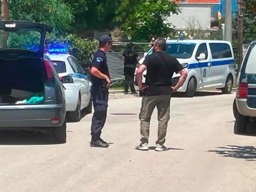 Σοκάρει ο τρόπος που σκότωσαν μάνα και γιο σήμερα μέσα στο ίδιο τους το σπίτι στο Αίγιο
