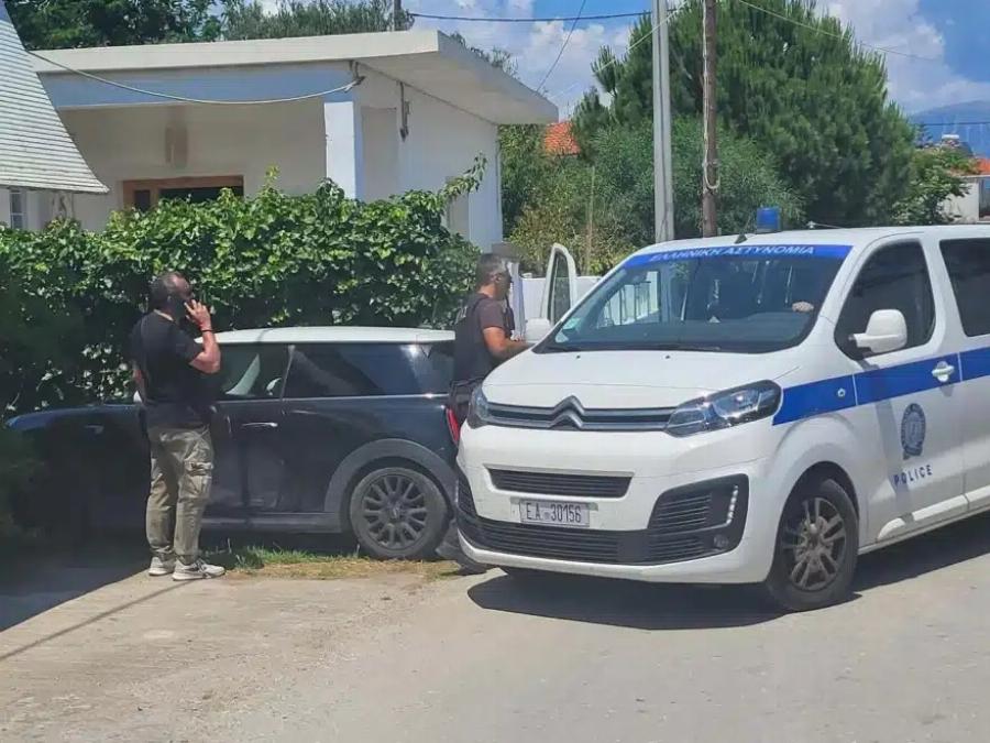Σοκάρει ο τρόπος που σκότωσαν μάνα και γιο σήμερα μέσα στο ίδιο τους το σπίτι στο Αίγιο