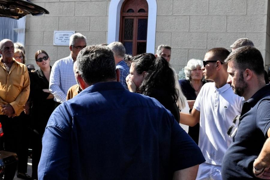 «Σπάραξε» όλο το Ξυλόκαστρο για τους 2 φίλους στη κηδεία τους – Ξεψύχησαν ο ένας δίπλα στον άλλον και κηδεύονται μαζί