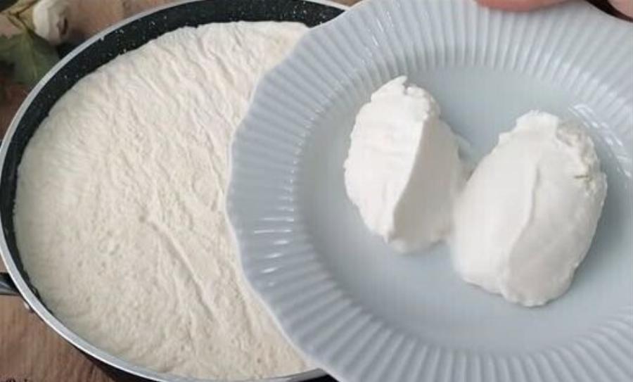 Σπιτικό γιαούρτι πηχτό σαν τυρί: Εύκολη συνταγή με 2 υλικά