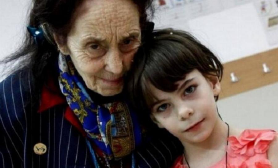 Αυτή η μοιραία απόφαση άξιζε τον κόπο: πώς φαίνεται σήμερα το κορίτσι που γεννήθηκε από μια 66χρονη μητέρα
