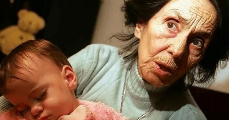 Αυτή η μοιραία απόφαση άξιζε τον κόπο: πώς φαίνεται σήμερα το κορίτσι που γεννήθηκε από μια 66χρονη μητέρα