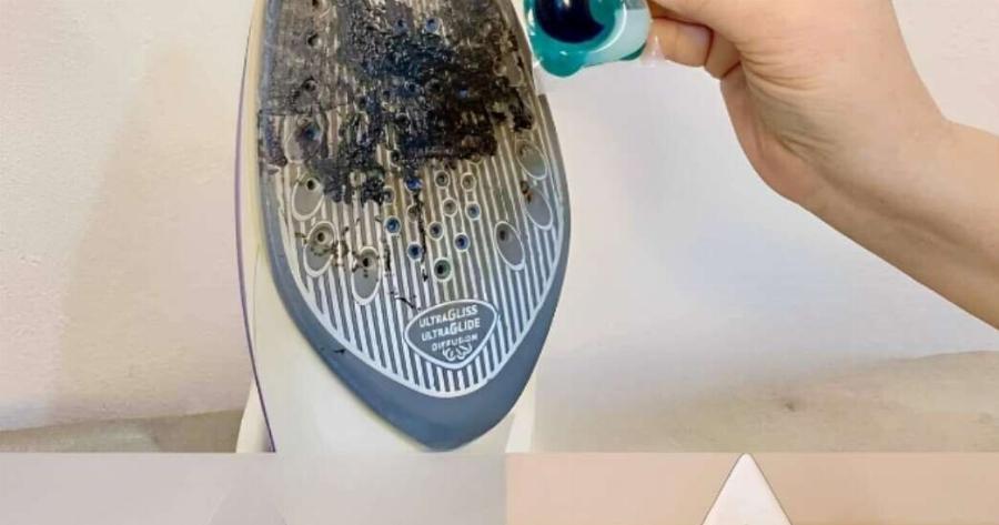 Καθαρίστε το σίδερό σας με ένα παλιό κόλπο της γιαγιάς μόνο σε 30 δευτερόλεπτα