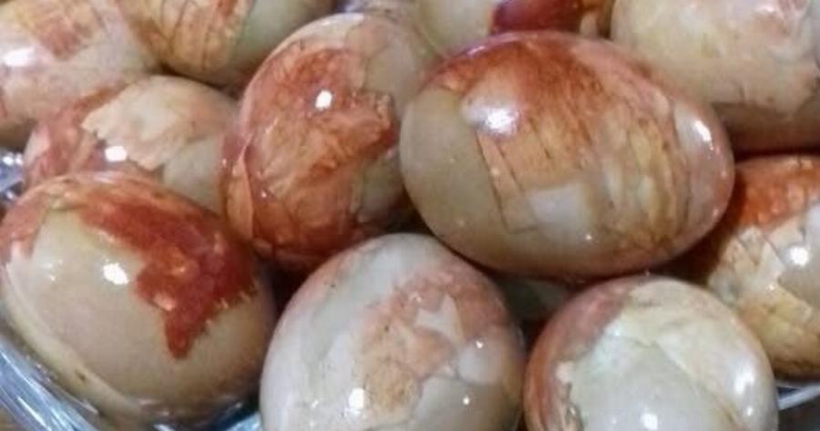 Ξέχασε τις βαφές: Έτσι βάφω τα αυγά κάθε χρόνο και γίνονται υπέροχα