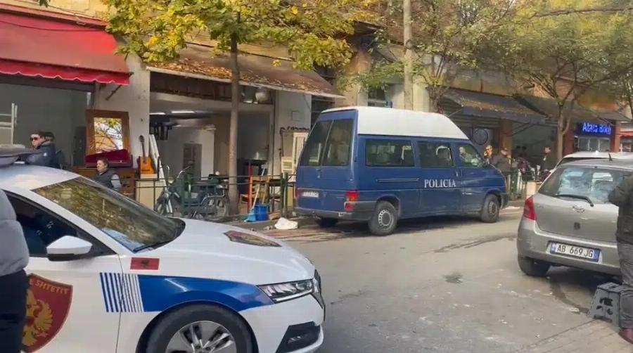 Aδιανόητη τpαγωδiα πριν λίγο: Nεκpός 14χρονος μαθητής έξω από το σχολείο, οι συμμαθητές του τον μαχαίρωσαν μέχρι θανάτoυ