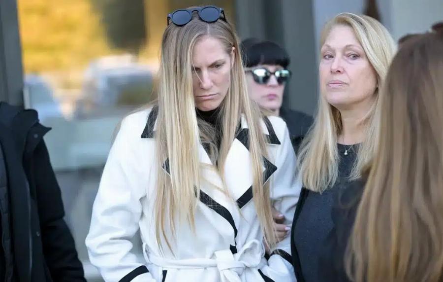 Έτσι αποχαιρέτησαν τον Αλμπέρτο Εσκενάζυ συγγενείς και φίλοι στο αποτεφρωτήριο Ριτσώνας