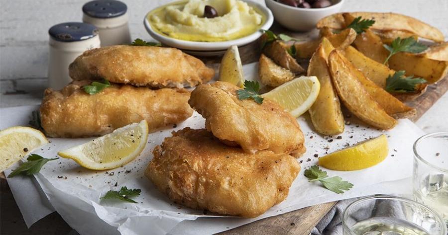 Viral ξανά ο Πετρετζίκης, μια ανάσα πριν την 25η Μαρτίου: Έδωσε το απόλυτο κόλπο για να ξαλμυρίσεις τον μπακαλιάρο πιο γρήγορα από κάθε άλλη χρονιά