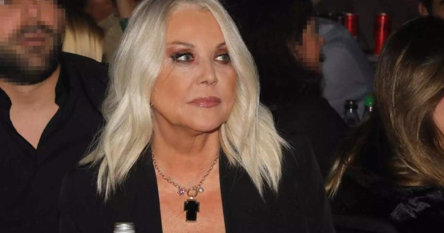 Δύσκολες ώρες για τη Ρούλα Κορομηλά