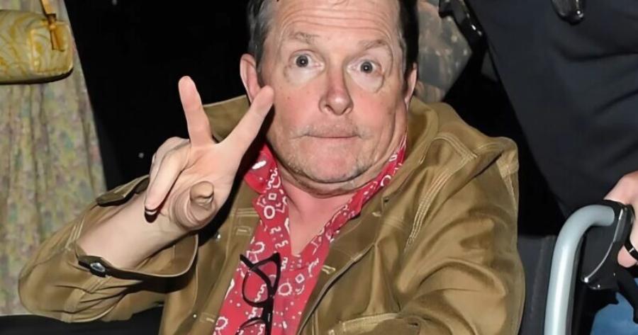 Έχοντας γίνει παγκόσμιο αστέρι από πολύ νεαρή ηλικία, αργότερα είδε τη ζωή του να παίρνει μια απρόσμενη και μη αναστρέψιμη τροπή. Μπορείτε να μαντέψετε ποιος είναι αυτός ο νεαρός άντρας στη φωτογραφία;