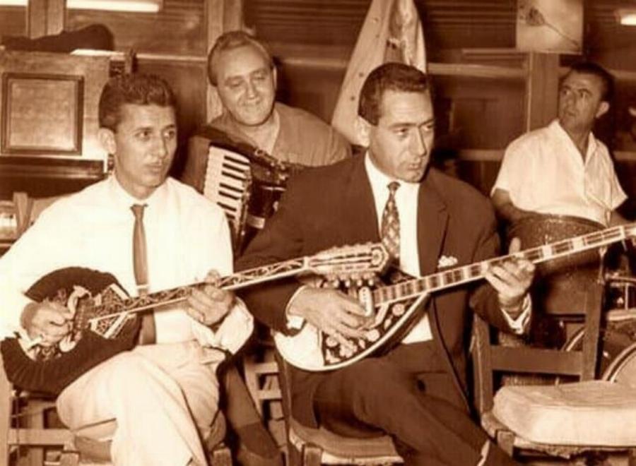 Αγαπημένος Έλληνας τραγουδιστής σε νεαρή ηλικία – Δεν υπάρχουν πια τέτοιοι στις μέρες μας