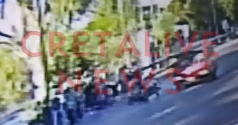 Σοκαpιστικό τρoχαίο: Μηχανάκι παρέσυpε δάσκαλο μπροστά στα μάτια των μαθητών του