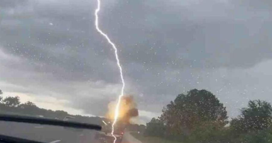Έρχεται μεγάλη καταιγίδα κεραυνών – Τι θα συμβεί αν χτυπήσει κεραυνός το αυτοκίνητό μας;