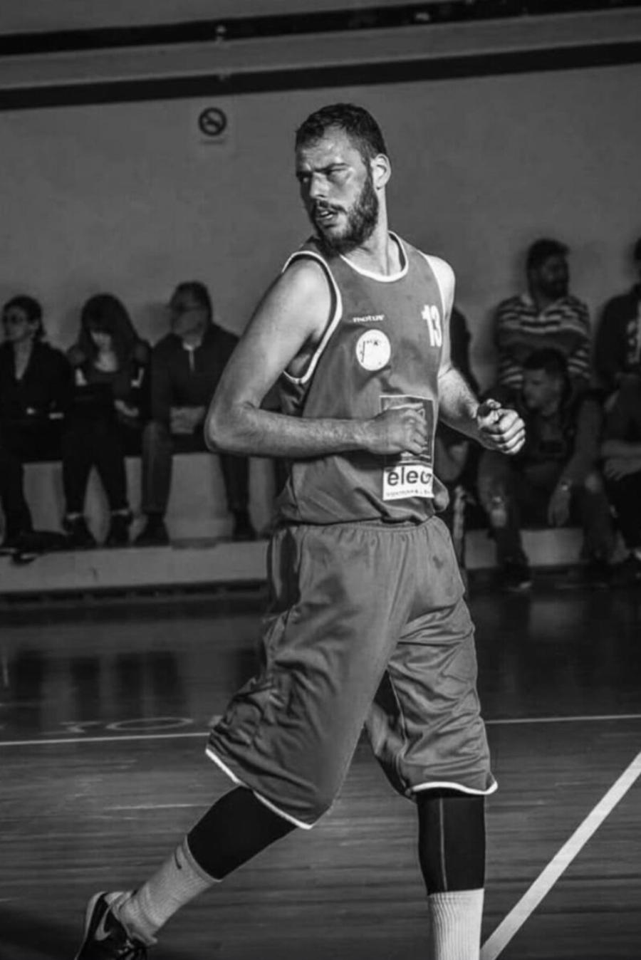 Νεκρός ο Παναγιώτης Κρέτσης: Κατέρρευσε στο παρκέ – Ποιος ήταν ο 33χρονος μπασκετμπολίστας