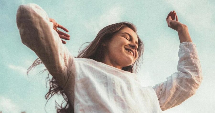 Μετά τις απώλειες, η τύχη χαμογελά: 4 ζώδια που θα ευνοηθούν σε αγάπη και χρήματα