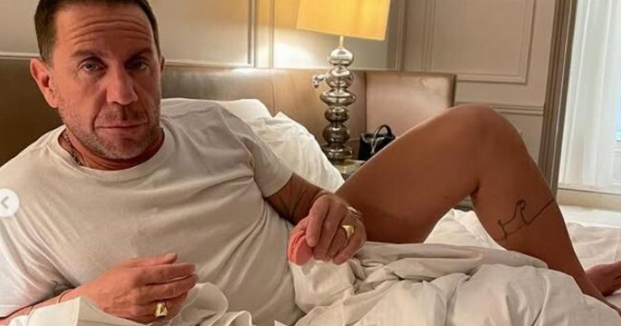 Μαζωνάκης: Φωτογραφίες από τη μοντέρνα βίλα του τραγουδιστή στη Βούλα – Είναι το «Kαταφuγιo» του