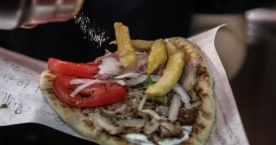 Αυτό είναι το πιο φθηνό σουβλατζίδικο της Ελλάδας: Τρως με 2,2€