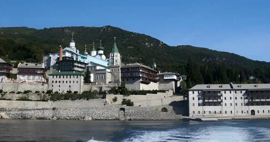 Το Άγιο Όρος… αλλάζει μορφή: Το πρώτο ξενοδοχείο με υπηρεσίες μασάζ είναι γεγονός!