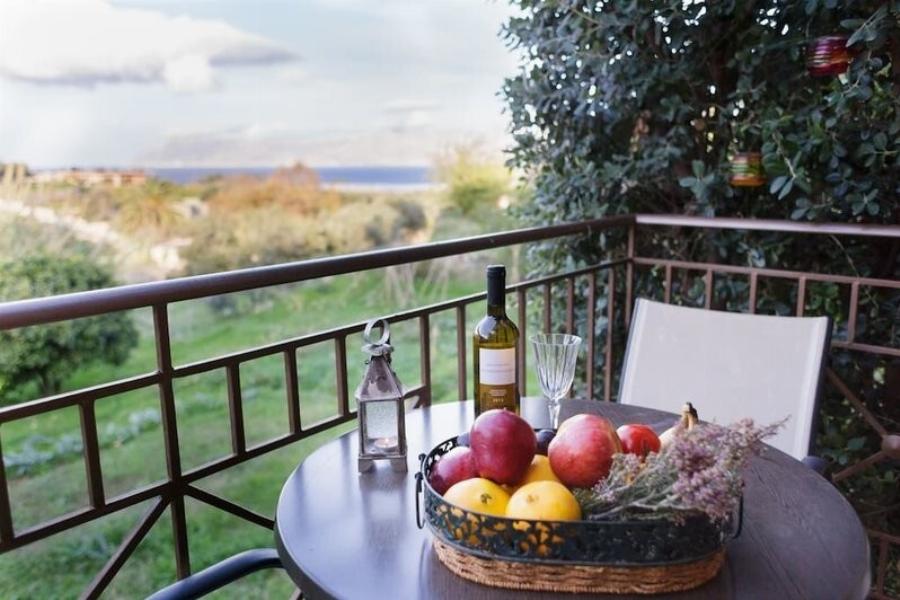 Ονειρεμένο σπίτι: Κρητικός αγοράζει σπηλιά μέσα σε βράχο, την μετατρέπει σε σπίτι και την νοικιάζει στο Airbnb 50 ευρώ το βράδυ