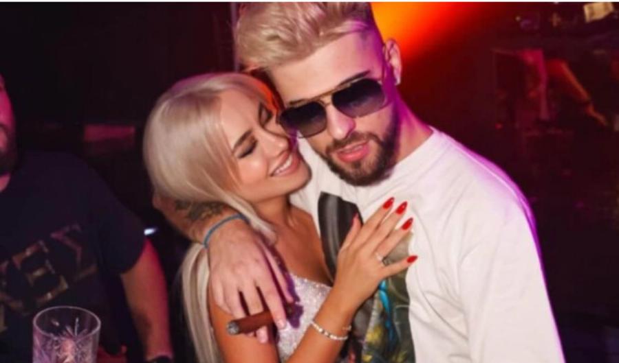 Πασίγνωστος Έλληνας τραγουδιστής έκανε πρόταση γάμου πάνω στη σκηνή και δάκρυσαν οι θεατές