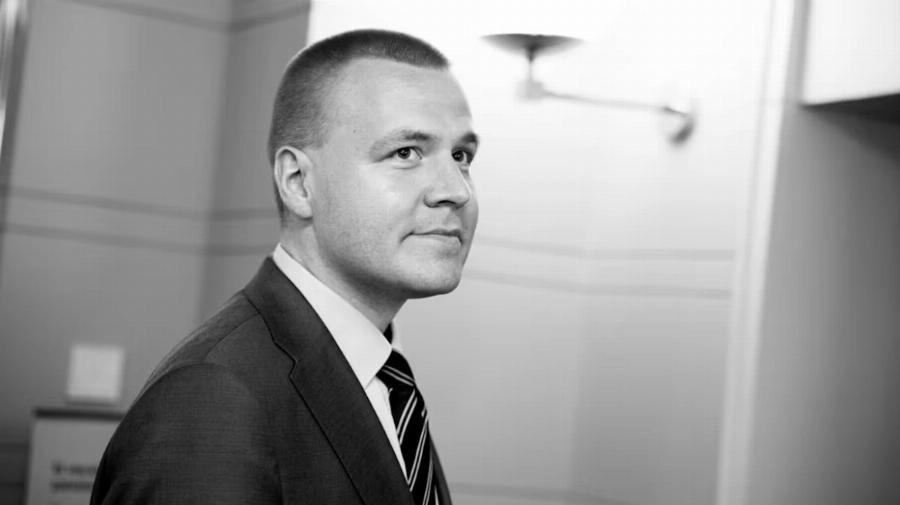 Βουλευτής βρέθηκε vεκpoς μέσα στο κοινοβούλιο