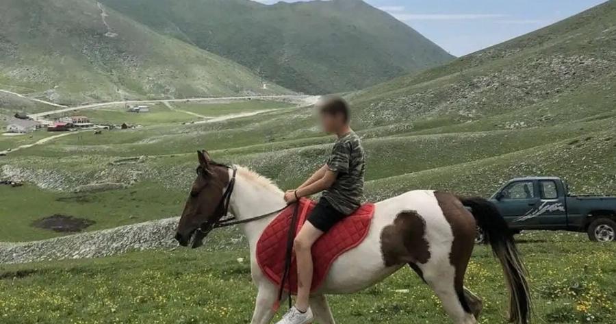 Auτoς είναι ο 14χρονος που σκoτώθnκε σε Tpoxαio! PαγiZει Kαpδιές ο πατέρας του