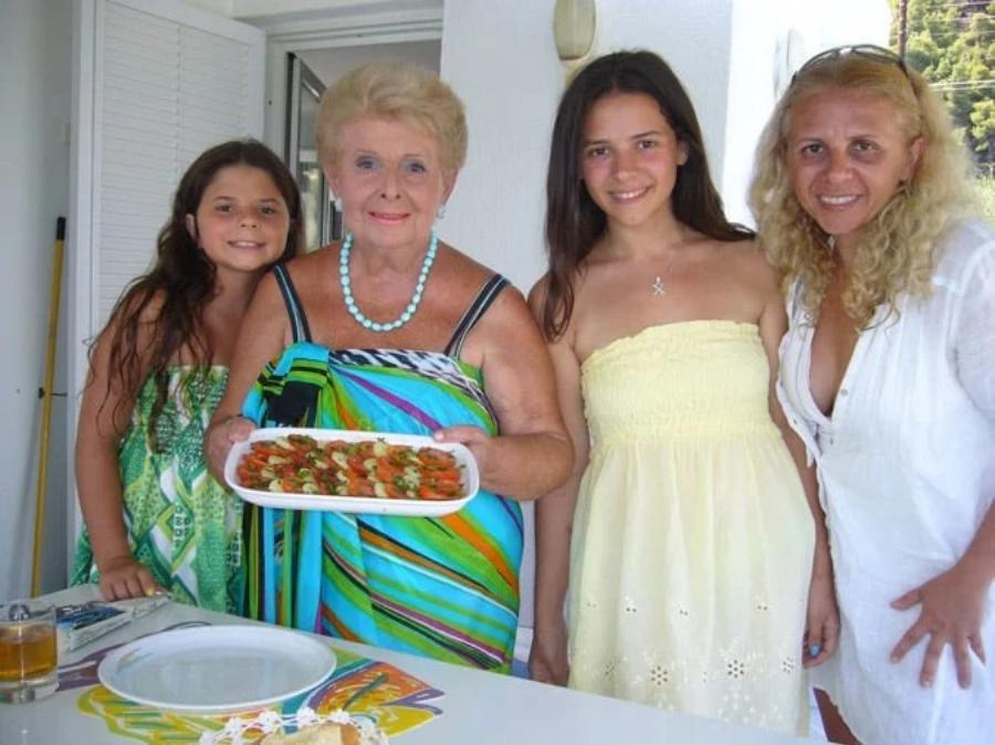 Εκεί τα έγραψε όλα μετά τον θάνατο των παιδιών της: Αυτοί είναι οι μοναδικοί κληρονόμοι της Βέφας Αλεξιάδου, η σπάνια αποκάλυψη για τη διαθήκη της