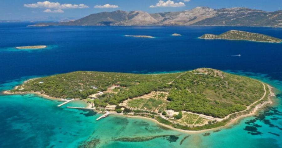 Η Καραϊβική της Ελλάδας: Το «ονειρεμένο» νησί με τα τιρκουάζ νερά και τη λευκή αμμουδιά απέχει μόλι1 1 ώρα από την Αθήνα