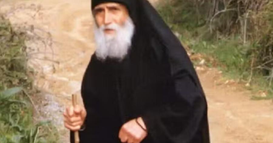 Άγιος Παΐσιος: «Τη Μεγάλη Παρασκευή, αν θέλει κάποιος να νıώσει κάτι, δεν πρέπει να κάνει τίποτε άλλο εκτός από…»