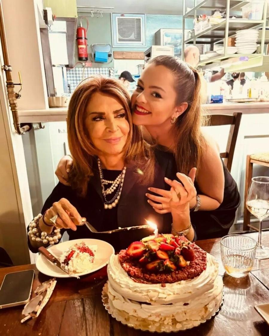 Κανείς δεν πίστευε τα κεράκια στην τούρτα: Η Μιμή Ντενίση γιόρτασε τα γενέθλιά της μαζί με την κόρη της, Μαριτίνα