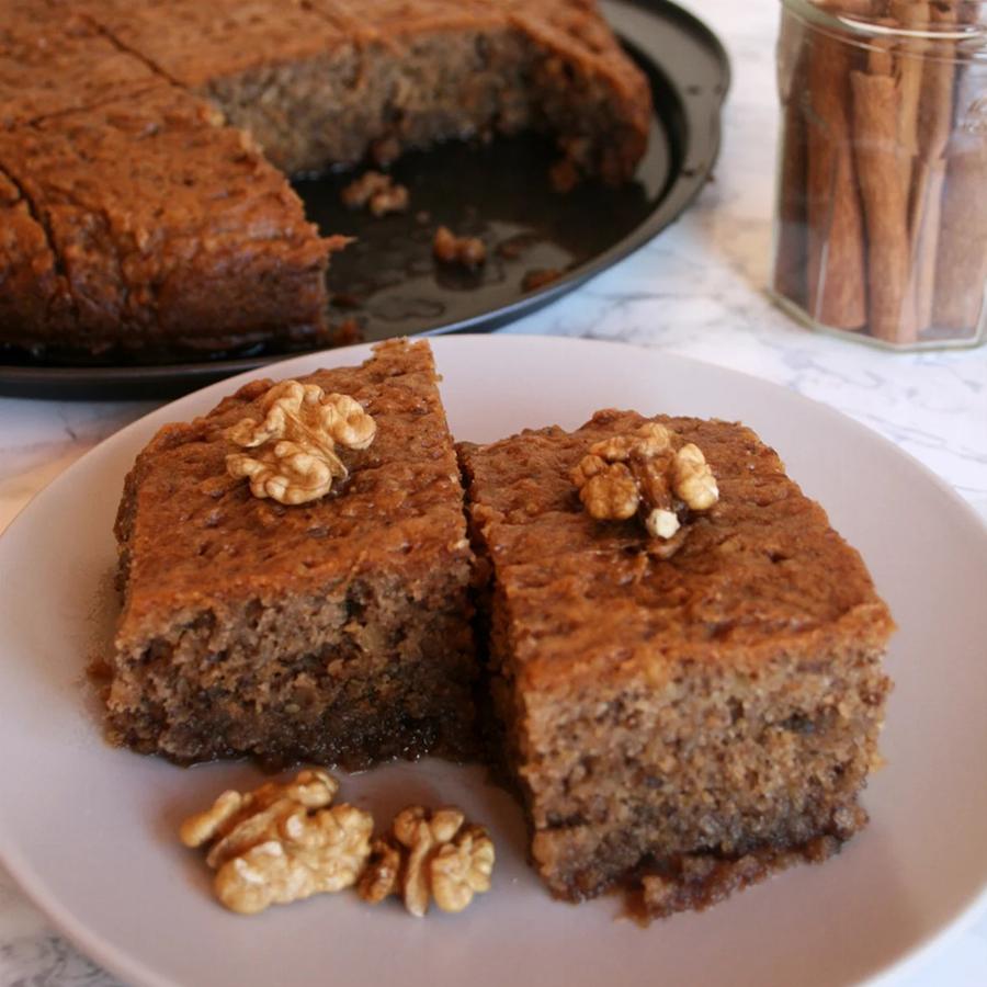 Το μυστικό για να γίνει η καρυδόπιτα αφράτη και πεντανόστιμη από τη γιαγιά