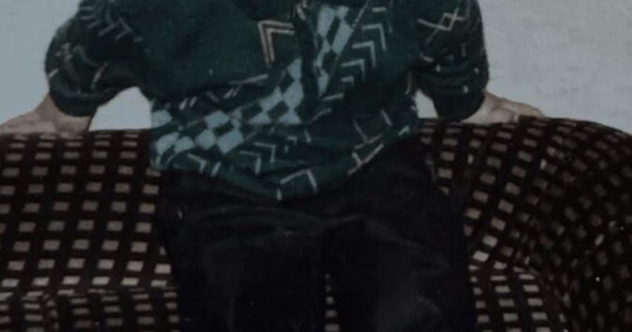 Δεν τον αναγνώρισε κανένας: Το γλυκό αγopάκι που ποζάρει στη φωτογραφία, σήμερα είναι ο πιο όμορφος Έλληνας ηθοποιός, τον βλέπουν και λιώνουν οι γυναίκες