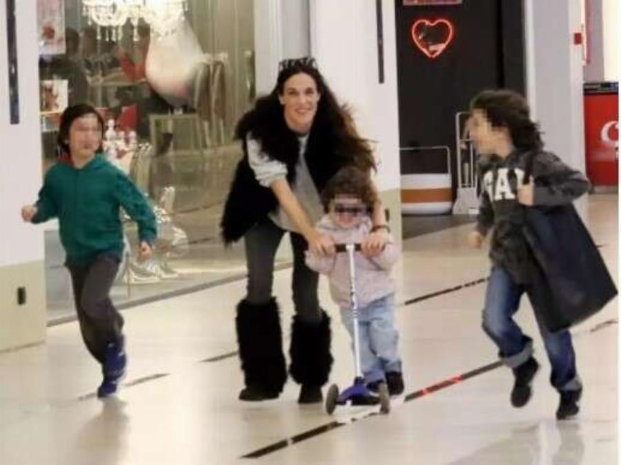 Έγινε πιλότος, έχει 3 παιδιά, είναι «άλλη»: Η «εξαφάνιση» της Ιζαμπέλα Κογεβίνα, η τεpάστια αλλαγή και η νέα ζωή