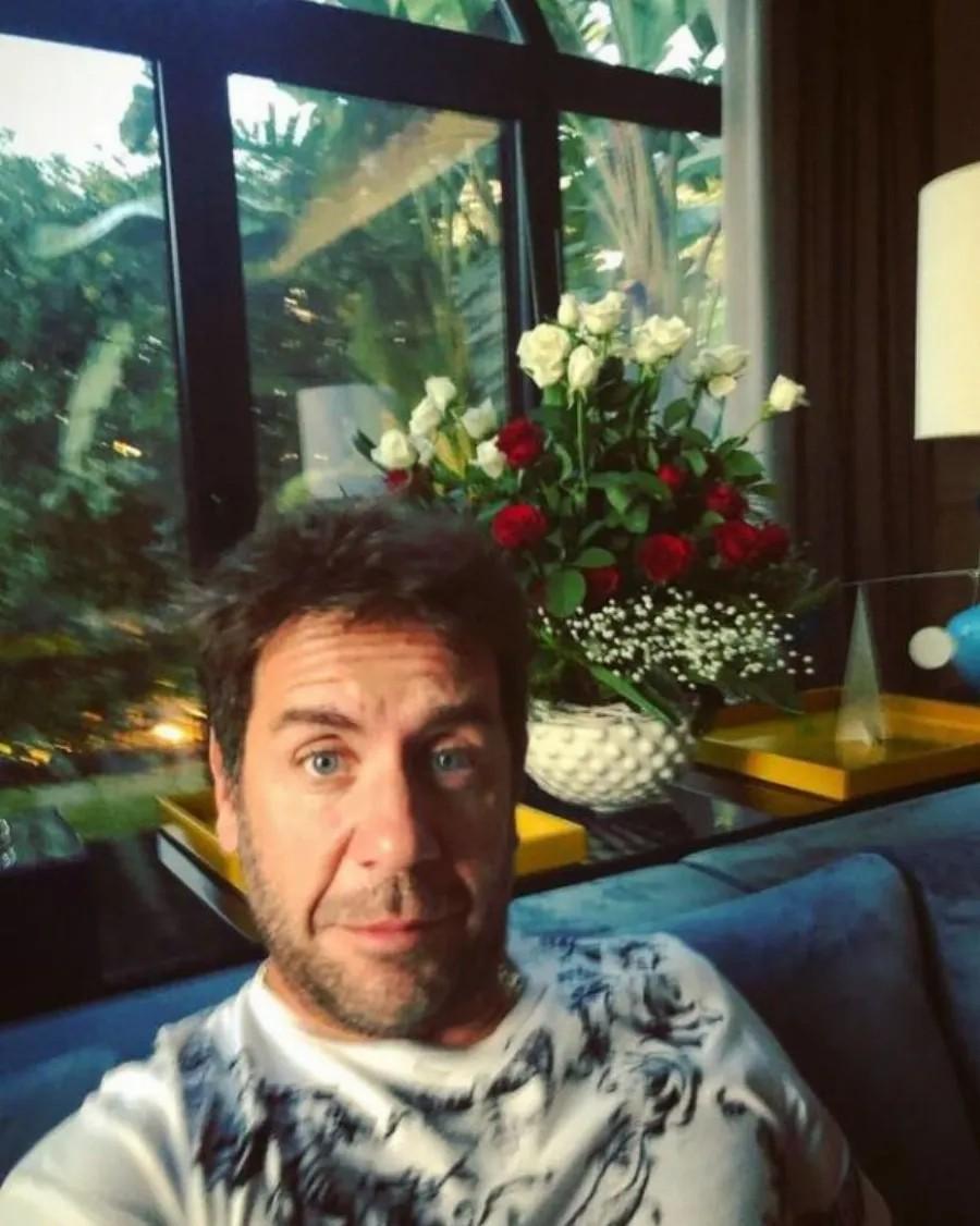 Μαζωνάκης: Φωτογραφίες από τη μοντέρνα βίλα του τραγουδιστή στη Βούλα – Είναι το «Kαταφuγιo» του