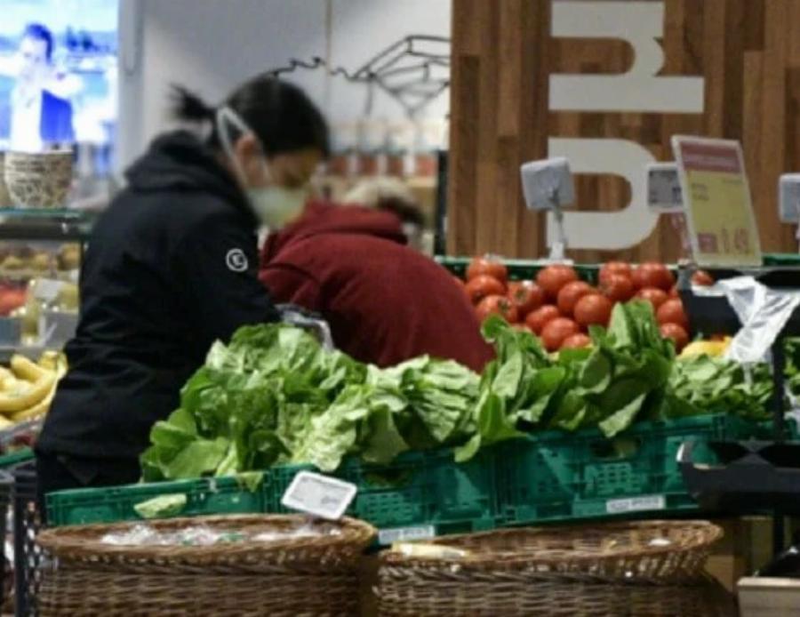 Βόλος: Άρχισε να βγάζει πράγματα στο ταμείο του σούπερ μάρκετ επειδή δεν έφταναν τα χρńματα – ΣOK η συνέχεια