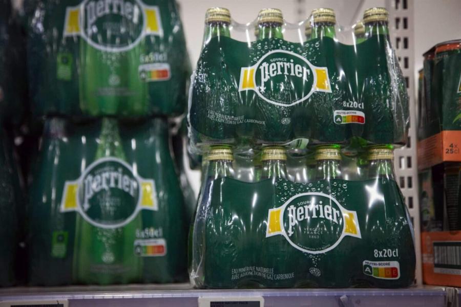 Μολυσμένο το πιο δημοφιλές εμφιαλωμένο νερό του πλανήτη – Ανακαλούνται 300.000 μπουκάλια, χάνει τον τίτλο «Φυσικό Μεταλλικό»