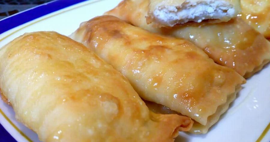 Μυζηθρόπιτες Κρήτης με μέλι που δεν σταματάς– παραδοσιακή συνταγή