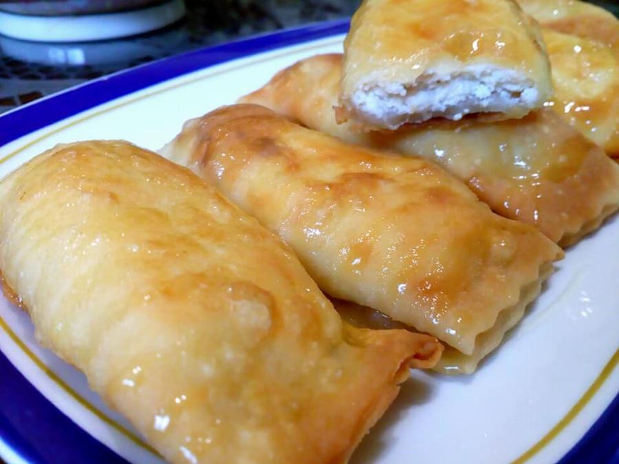 Μυζηθρόπιτες Κρήτης με μέλι που δεν σταματάς– παραδοσιακή συνταγή