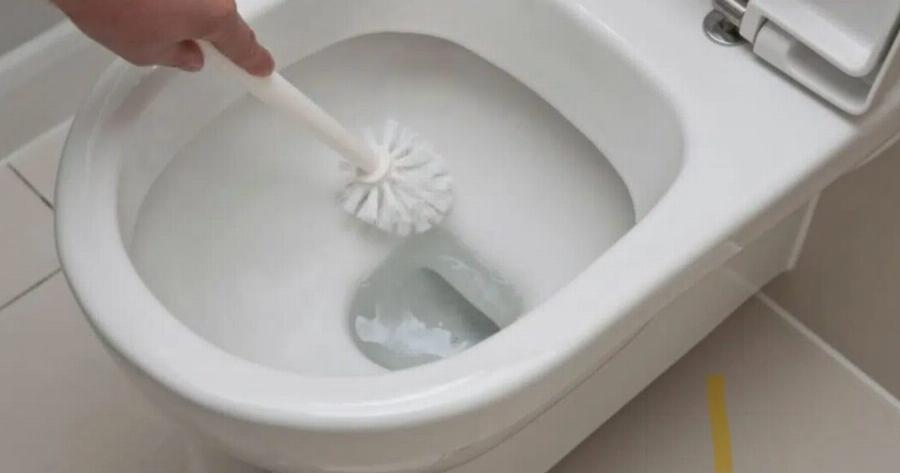 Τουαλέτα κάτασπρη μόνο με ένα υλικό που έχετε σπίτι, ούτε ξίδι, ούτε μαγειρική σόδα