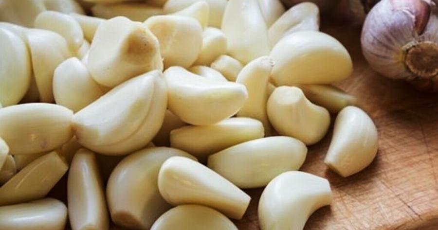 Σκόρδο πάντα φρέσκο και άθικτο για 1 χρόνο: Mόνο οι μάγειρες γνωρίζουν αυτό το κόλπο στην κουζίνα