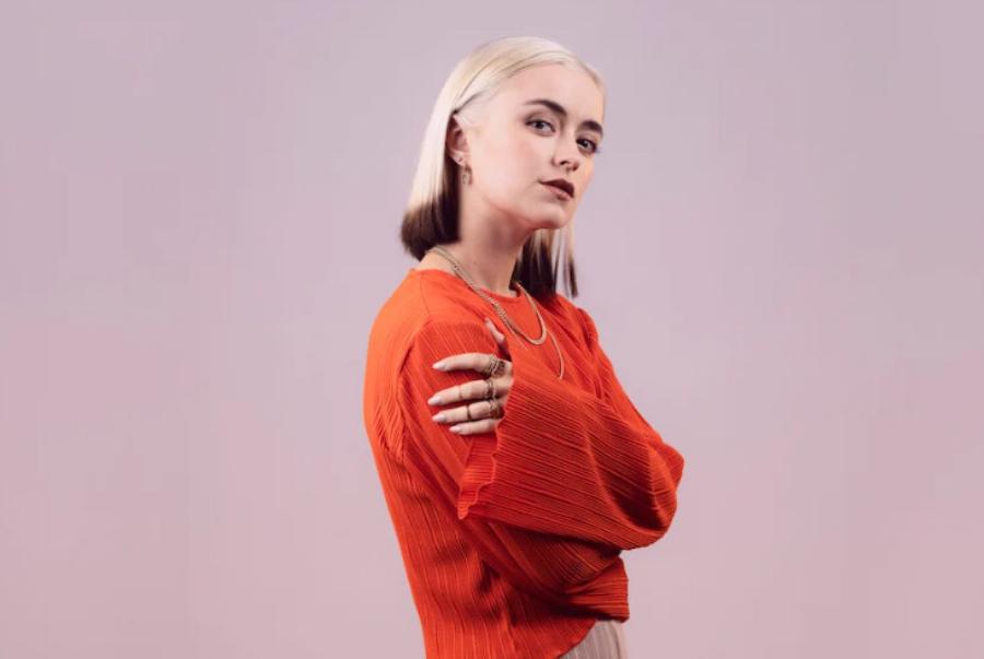 Μας έπεσε το σαγόνι: Αuτή είναι η ξανθιά καλλονή που έχει σχέση εδώ και 5 χρόνια το Nemo