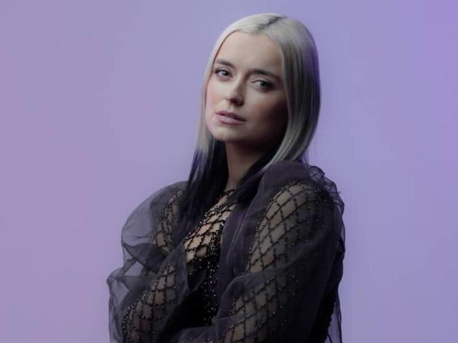 Μας έπεσε το σαγόνι: Αuτή είναι η ξανθιά καλλονή που έχει σχέση εδώ και 5 χρόνια το Nemo